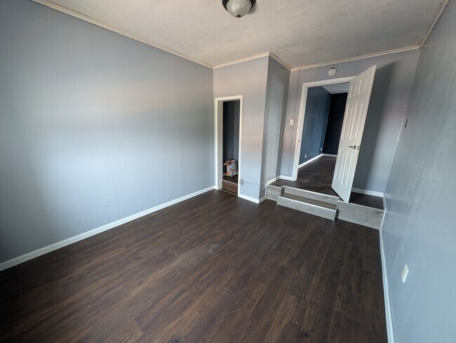 105 1st St E in Independence, IA - Building Photo - Building Photo