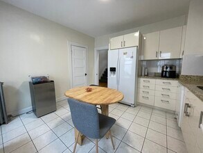 63 Fairbanks St, Unit 2 in Boston, MA - Foto de edificio - Building Photo