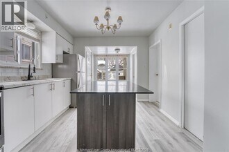 1062 Howard Ave in Windsor, ON - Foto de edificio - Building Photo