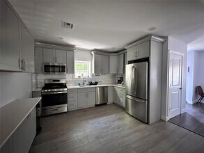 9 W 19th St, Unit 1915 in Huntington Station, NY - Building Photo - Building Photo