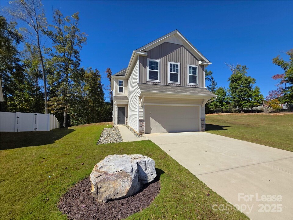 150 Pin Oak Ct in Landis, NC - Building Photo