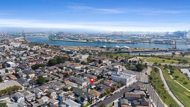 242 W 17th St, Unit 17th St in San Pedro, CA - Foto de edificio - Building Photo