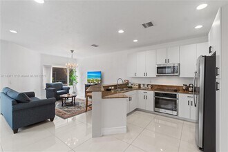 21396 Marina Cove Cir in Miami, FL - Building Photo - Building Photo