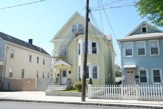 133 Gordon St in Perth Amboy, NJ - Building Photo - Building Photo