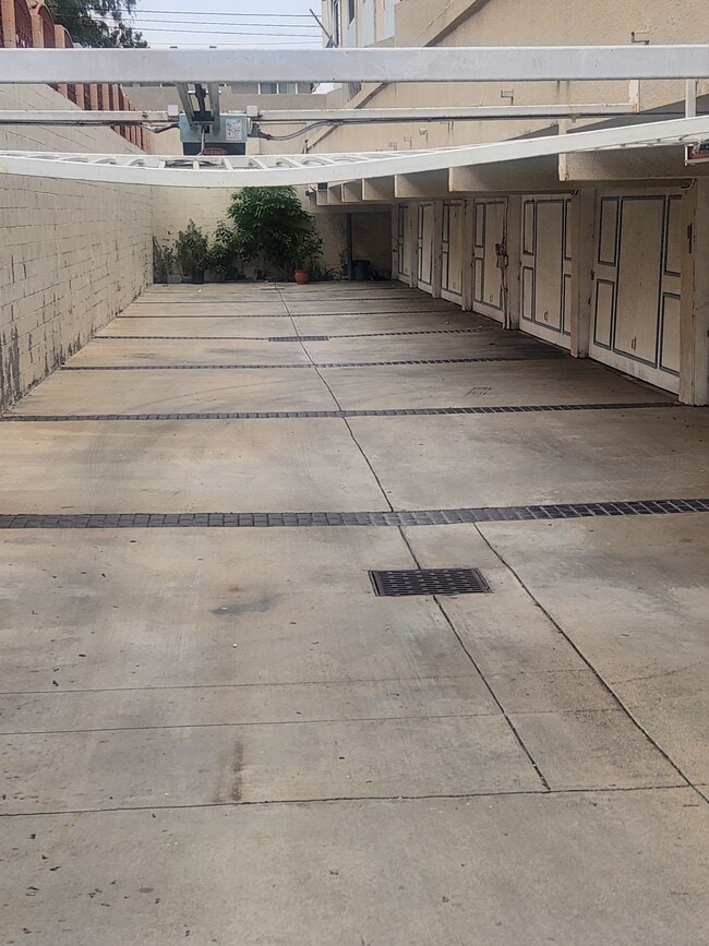 335 E Plymouth St, Unit 5 in Inglewood, CA - Building Photo - Building Photo