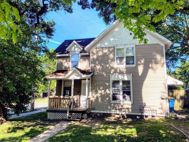 property at 735-737 College Ave NE
