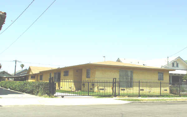 521 W 57th St in Los Angeles, CA - Building Photo