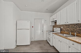 5106 Parkside Ave, Unit 3 in Philadelphia, PA - Building Photo - Building Photo