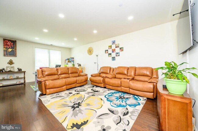 2330 NJ-33, Unit 301 in Trenton, NJ - Building Photo - Building Photo