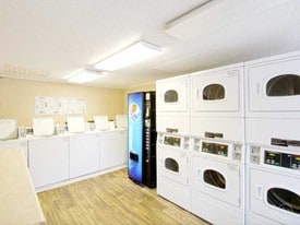 Lynn Haven Cove Apartments in Lynn Haven, FL - Building Photo