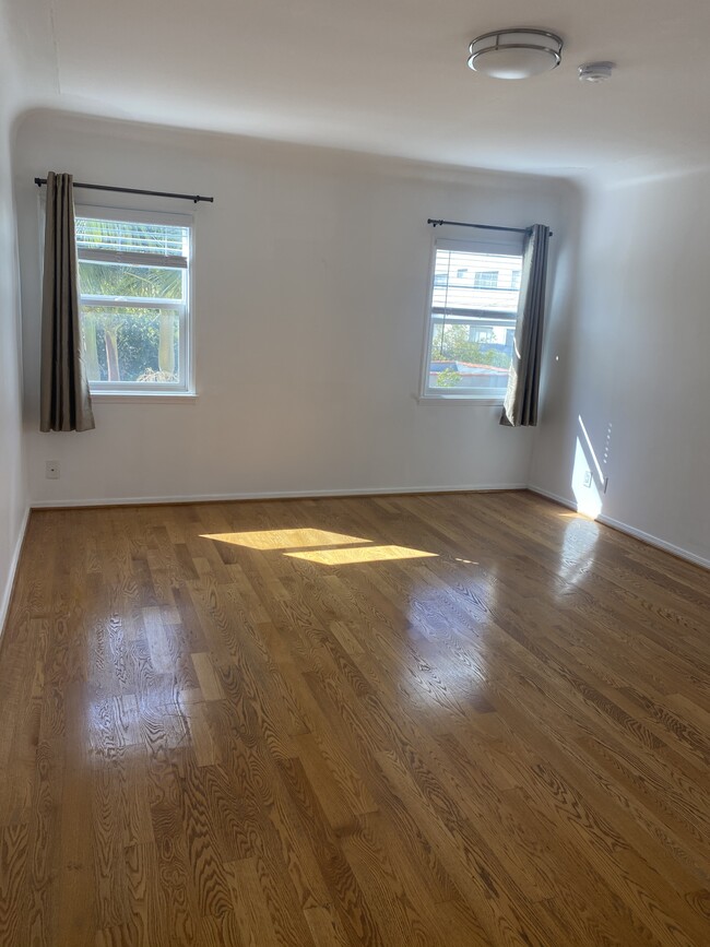 841 S Shenandoah St, Unit 841 in Los Angeles, CA - Building Photo - Building Photo