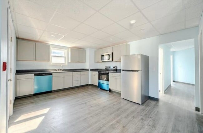 74 Massabesic St, Unit 2 in Manchester, NH - Foto de edificio - Building Photo