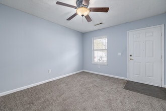 Eagles Nest Apartments 62+ Community in Carrollton, GA - Foto de edificio - Building Photo