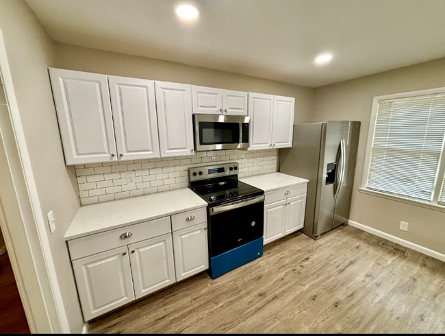 4202 Cloverdale Dr NW