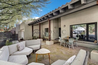 8413 E Welsh Trail in Scottsdale, AZ - Building Photo - Building Photo