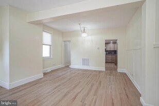 19 E Millbrooke Ave in Woodstown, NJ - Building Photo