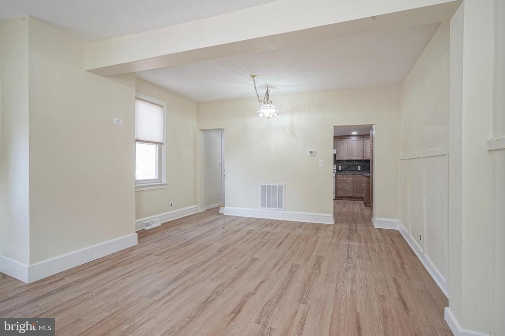 19 E Millbrooke Ave in Woodstown, NJ - Building Photo