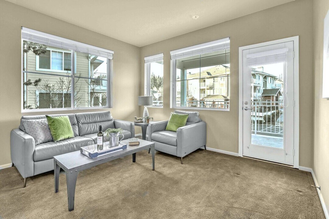 503 225th Ln NE in Sammamish, WA - Building Photo