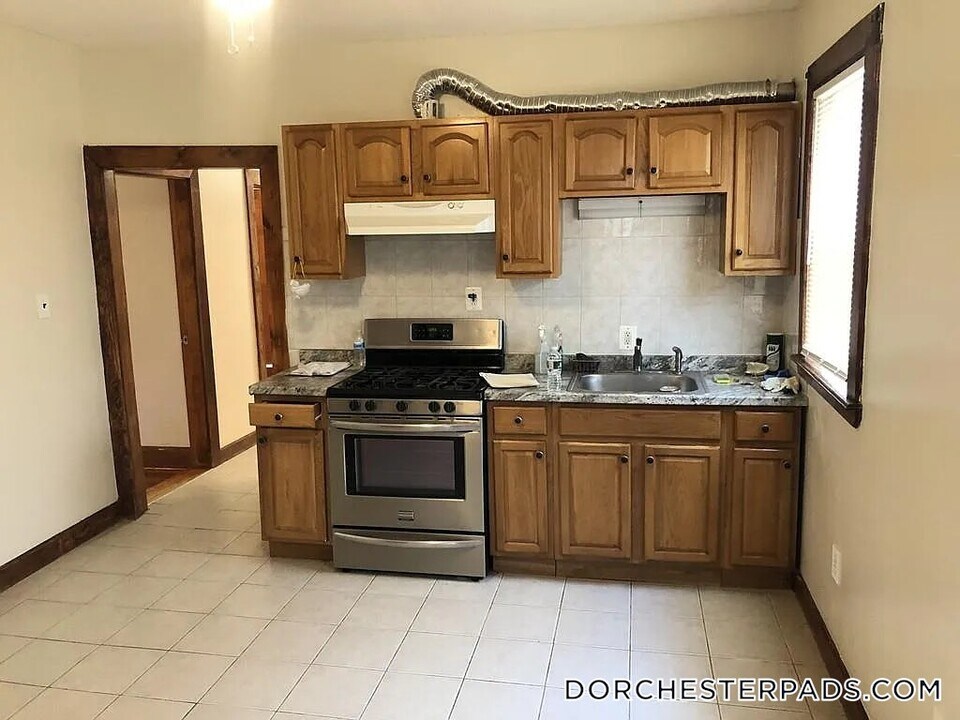 172 Westville St in Boston, MA - Building Photo