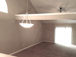 12 Ascot Glen Dr in Franklin, OH - Building Photo - Building Photo