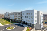 Hilltop Senior in Irvington, NJ - Foto de edificio - Building Photo