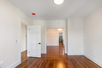 162 Albion St, Unit 2 in Somerville, MA - Building Photo - Building Photo
