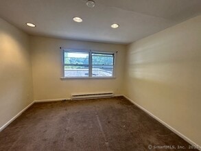 174 Mt Pleasant Rd in Newtown, CT - Building Photo - Building Photo