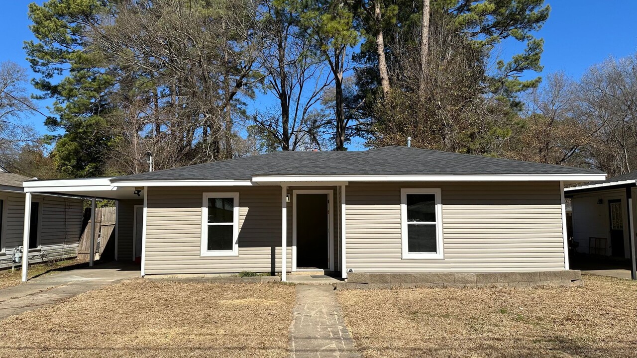 704 Victoria St in Monroe, LA - Building Photo