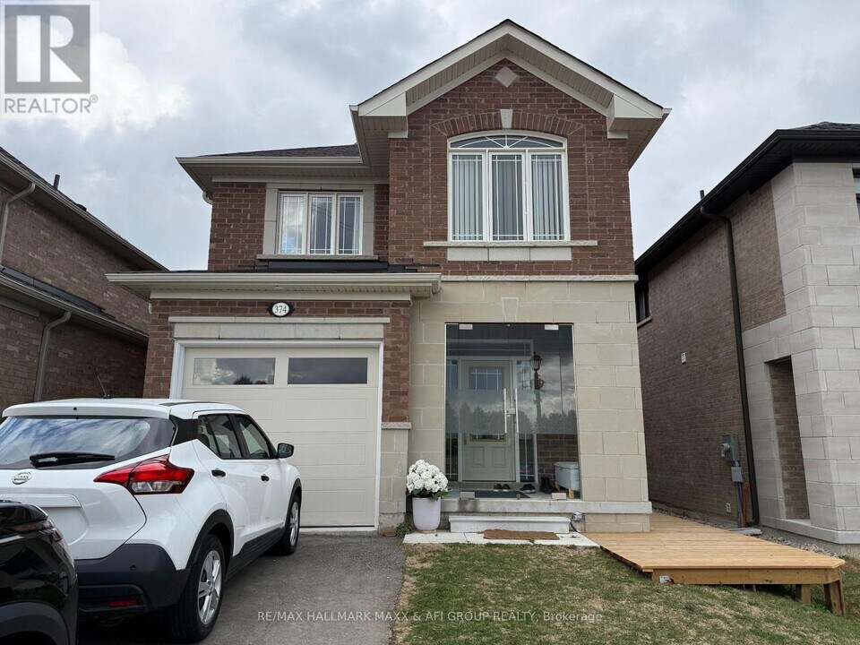 374 Rita's Ave in Newmarket, ON - Building Photo