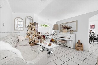 11276 NW 58th Terrace in Doral, FL - Building Photo - Building Photo