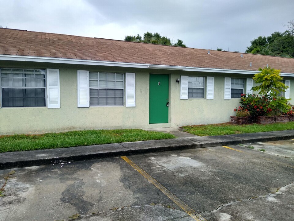 570 13th Pl in Vero Beach, FL - Building Photo