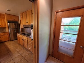 1103 College St in Cedar Falls, IA - Building Photo - Building Photo