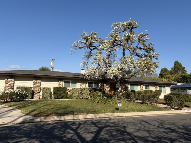 17537 Margate St in Los Angeles, CA - Building Photo - Building Photo