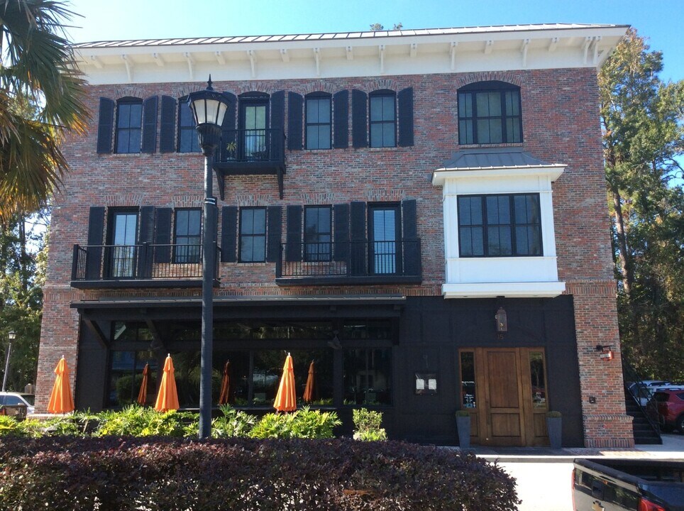 15 Promenade St in Bluffton, SC - Building Photo