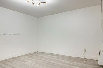 10190 E Bay Harbor Dr, Unit 7E in Bay Harbor Islands, FL - Foto de edificio - Building Photo