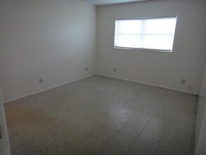 2527 Emory Dr W in West Palm Beach, FL - Building Photo - Building Photo