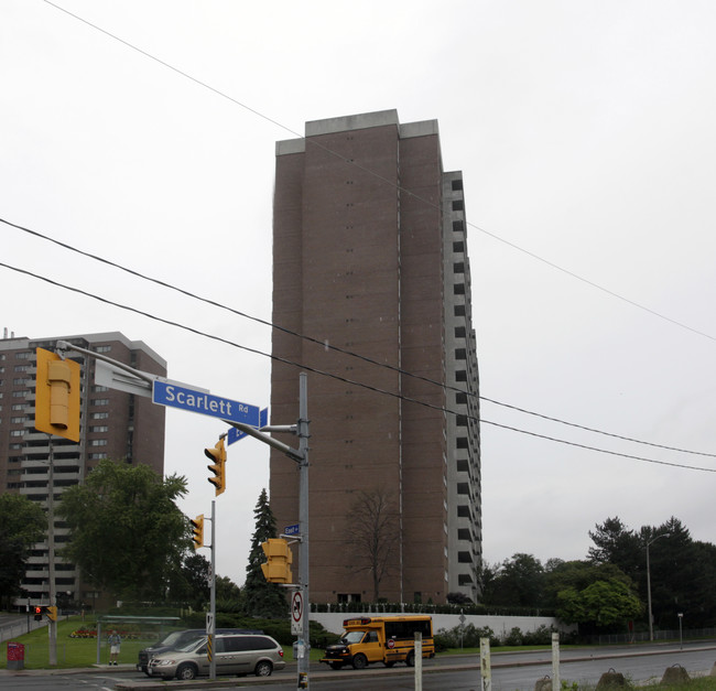 Lambton Square in Toronto, ON - Building Photo - Primary Photo