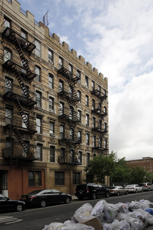 Elevator Apt. Building in New York, NY - Building Photo - Building Photo