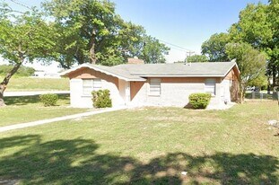 101 Glenhaven Dr in Azle, TX - Building Photo