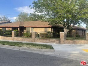 44808 12th St W in Lancaster, CA - Building Photo - Building Photo