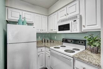 Legends at River Oaks in Sandy, UT - Foto de edificio - Building Photo