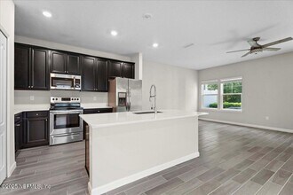 1651 Pottsburg Point Dr in Jacksonville, FL - Building Photo - Building Photo