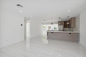 2201 NE 9th Ave in Wilton Manors, FL - Foto de edificio - Building Photo