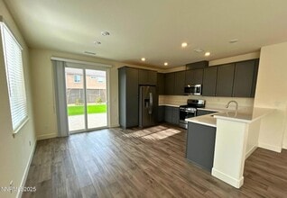 7145 Owl Vw Dr in Sparks, NV - Foto de edificio - Building Photo