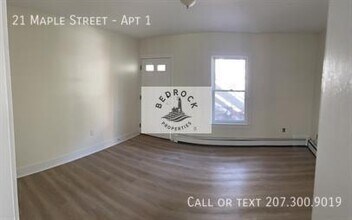 21 Maple St in Brunswick, ME - Building Photo - Building Photo