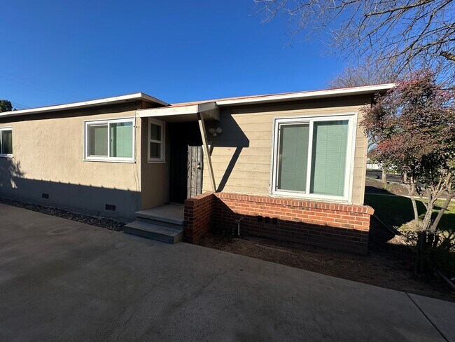 1021 Enslen Ave-Unit -1021 in Modesto, CA - Building Photo - Building Photo