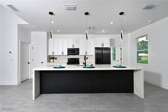 706 Coolidge Ave in Lehigh Acres, FL - Foto de edificio - Building Photo