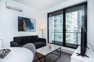 1428 Avenue Overdale in Montréal, QC - Building Photo - Building Photo