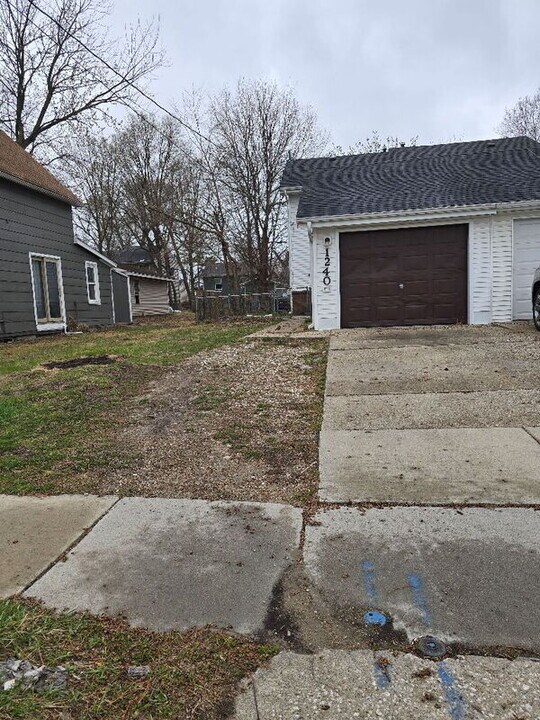 1240 Sampson St in Des Moines, IA - Building Photo