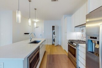 45 W 3rd St, Unit 309 in Boston, MA - Building Photo - Building Photo